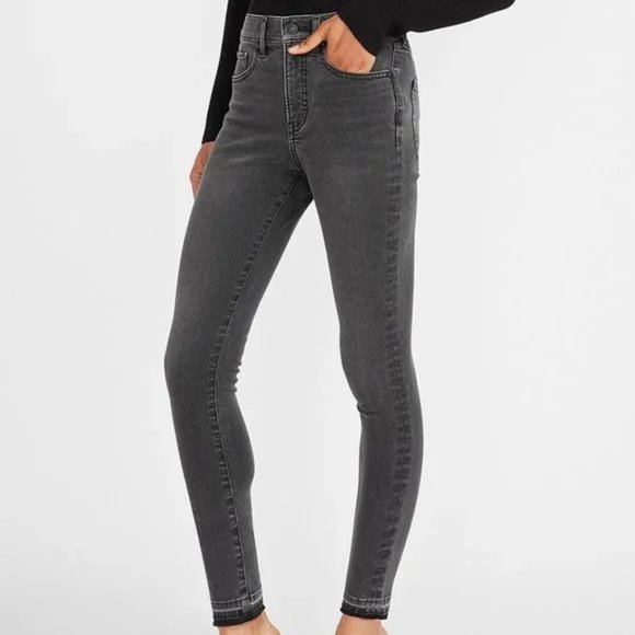 Express Mid Rise Supersoft Black Raw Released Hem Skinny Jean Size 14